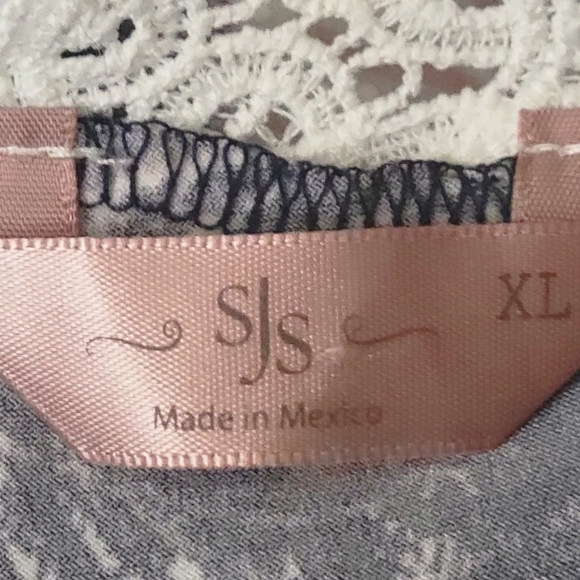 SJS Floral Navy Sleeveless lace back Blouse Size XL - Picture 3 of 4